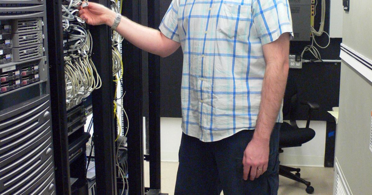 Rocky Linux Lifecycle Timeline for Forum Server Hosting